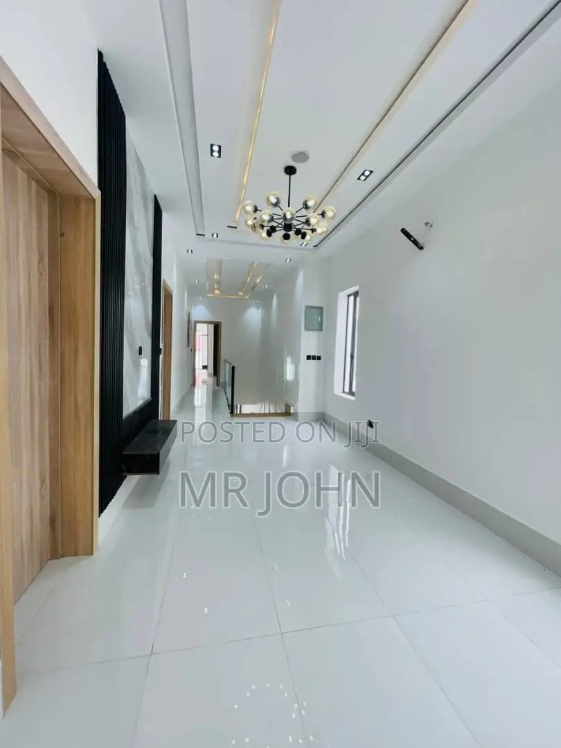 5bdrm Mansion in Ajah Lekki for sale
