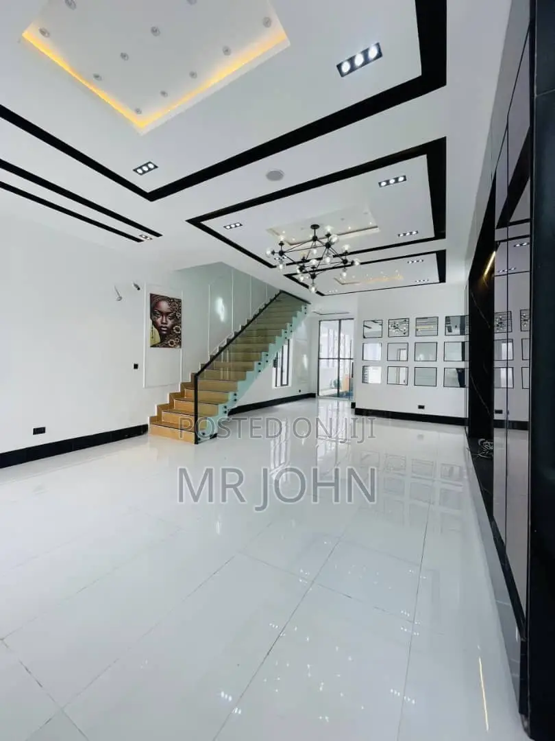 5bdrm Mansion in Ajah Lekki for sale