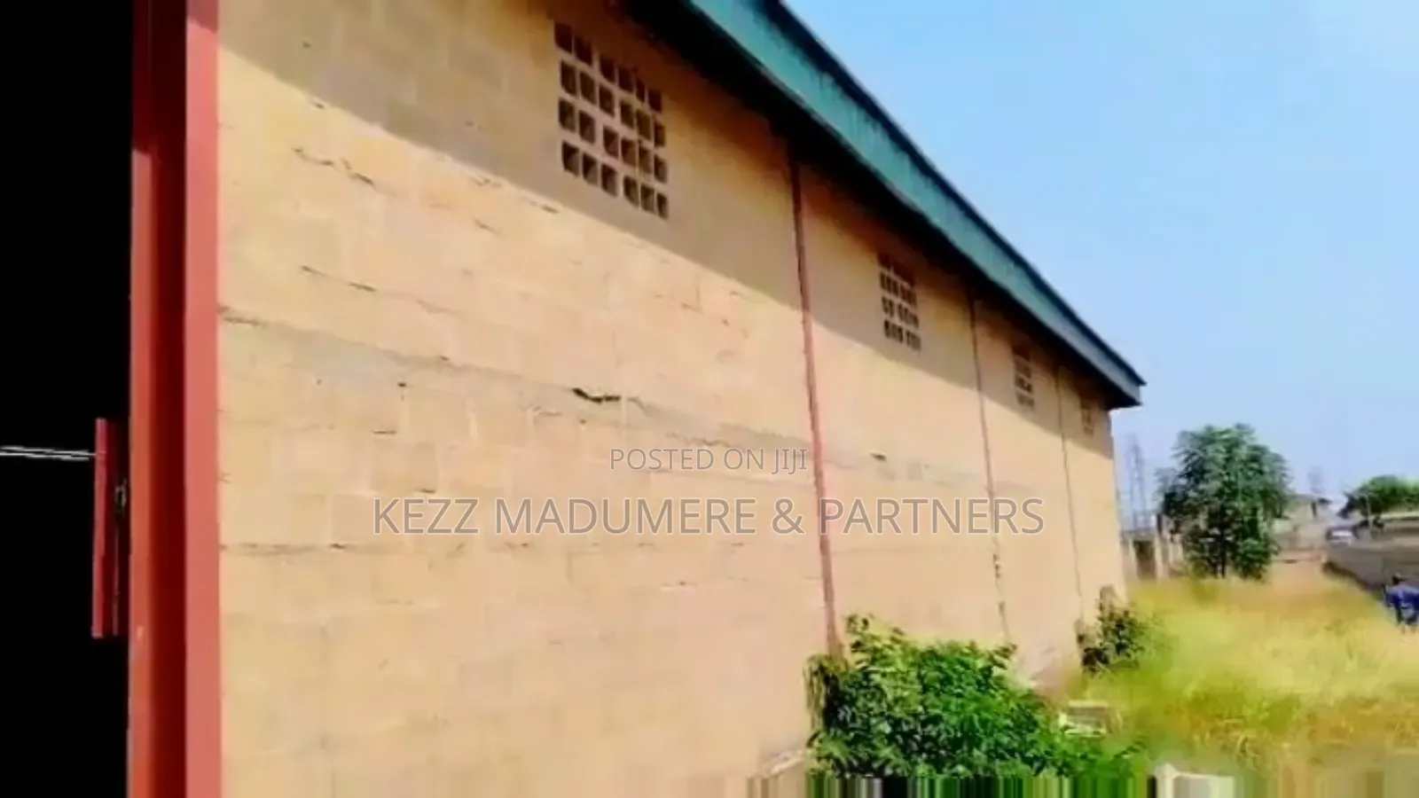 For Sale : 1000 Sqmts Warehouse On 6000 Sqmts Off Airport Rd, Enugu
