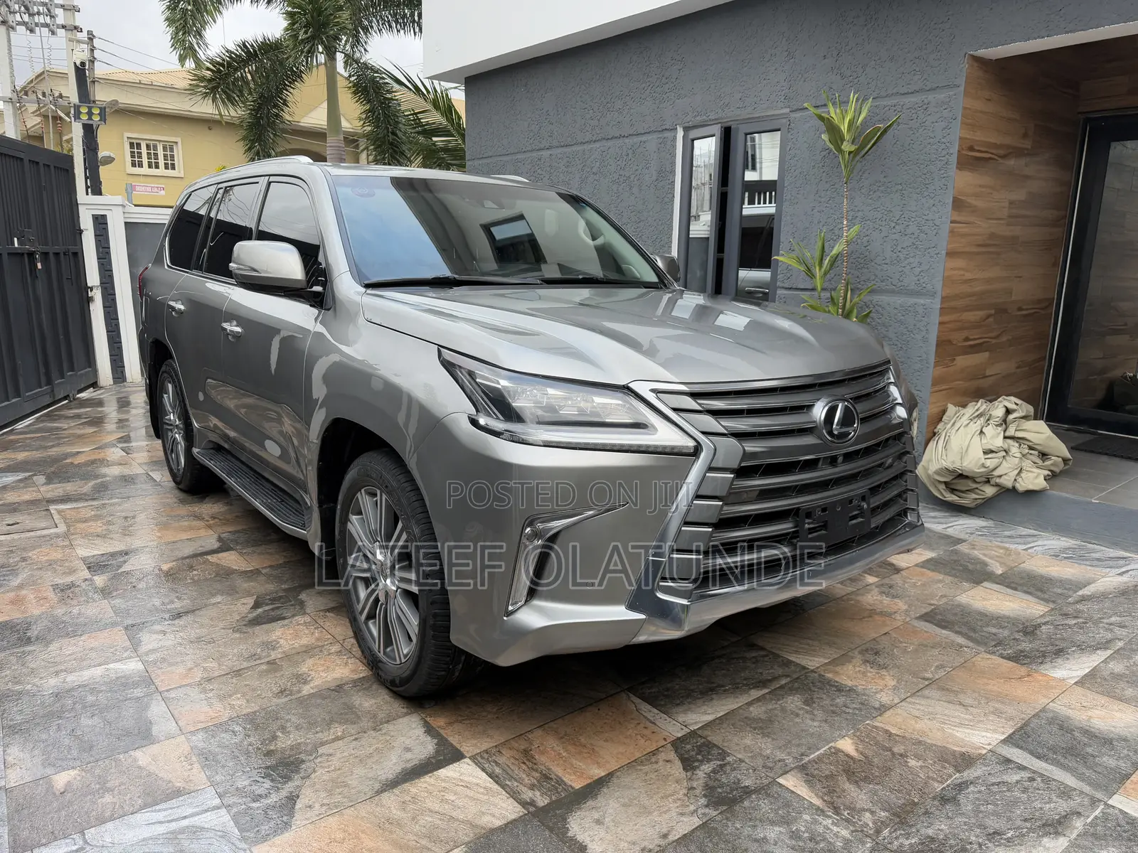 Lexus LX 570 AWD 2016 Gray