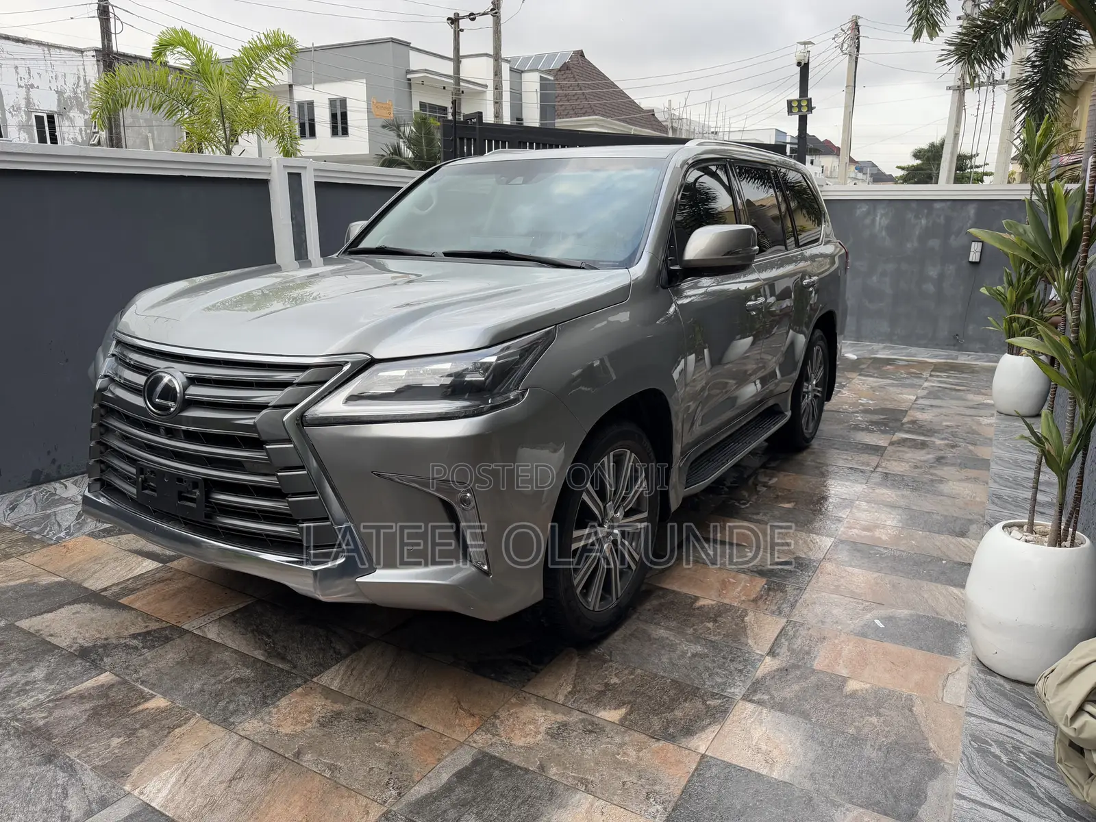 Lexus LX 570 AWD 2016 Gray