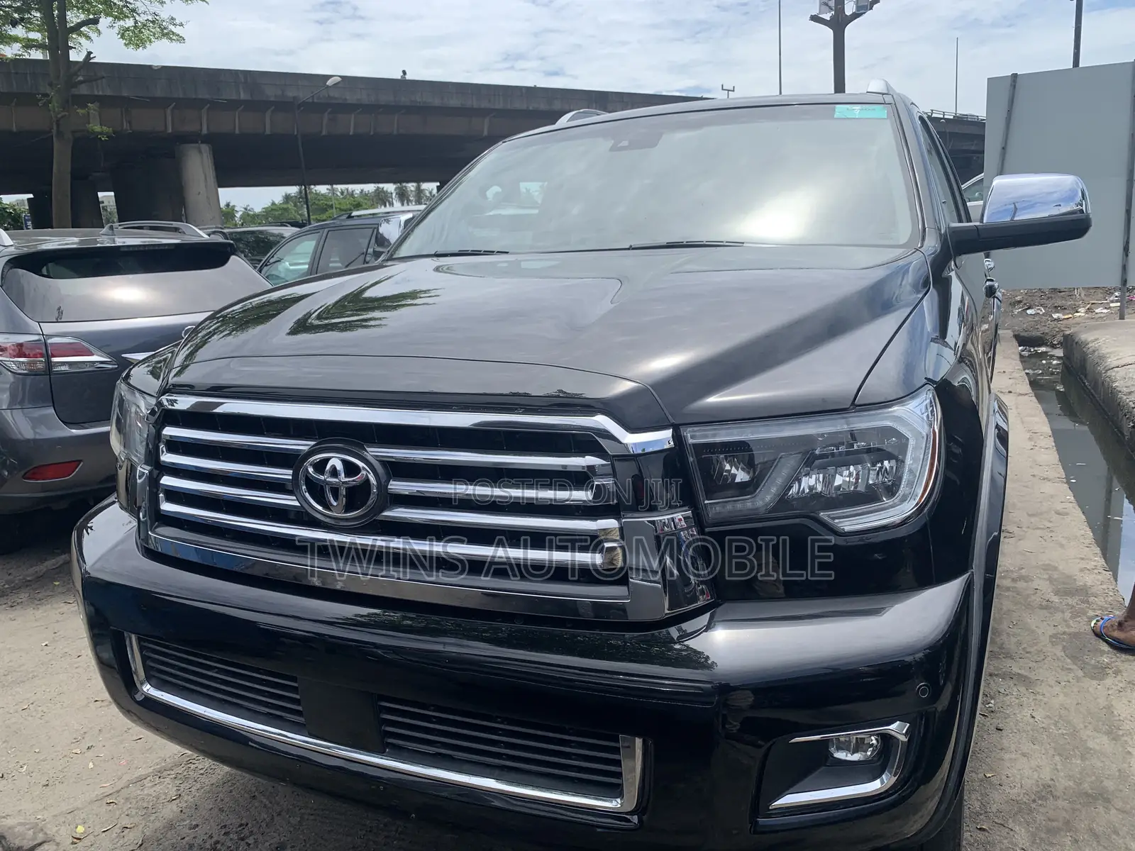Toyota Sequoia Platinum 2022 Black