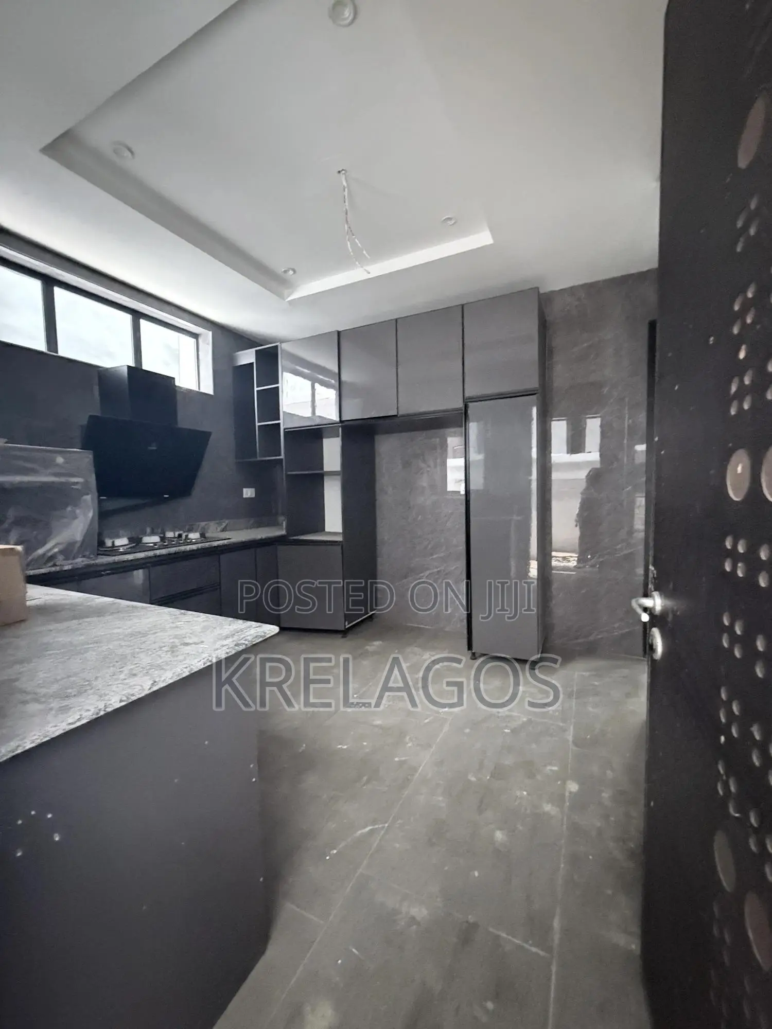 4bdrm Duplex in Chevron for sale