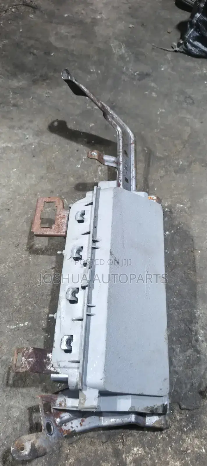 Toyota Highlander, Driver Knee Airbag 2014-2018