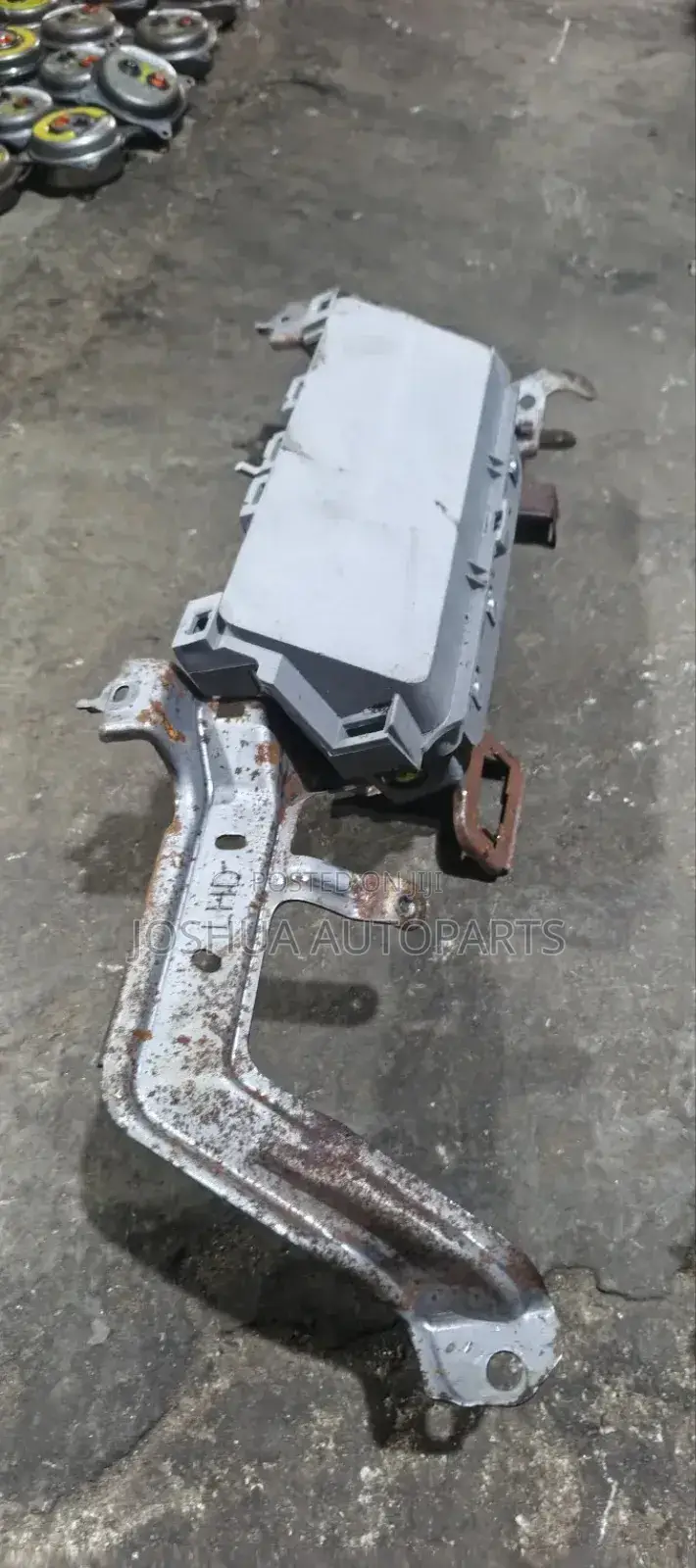Toyota Highlander, Driver Knee Airbag 2014-2018