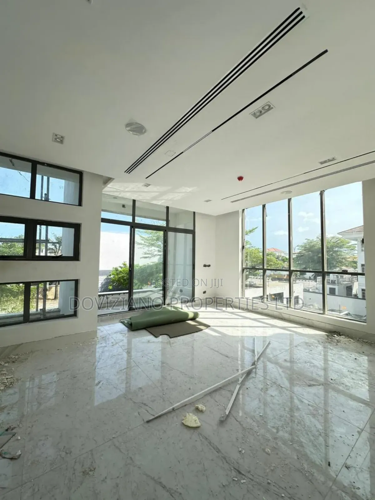 5bdrm Duplex in Banana Island for sale