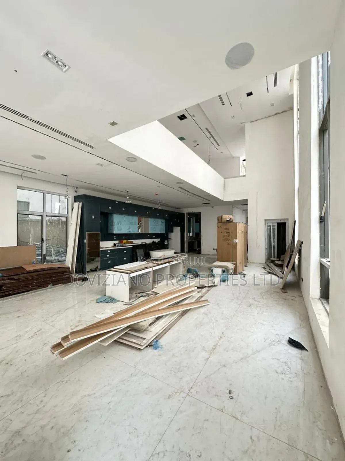 5bdrm Duplex in Banana Island for sale