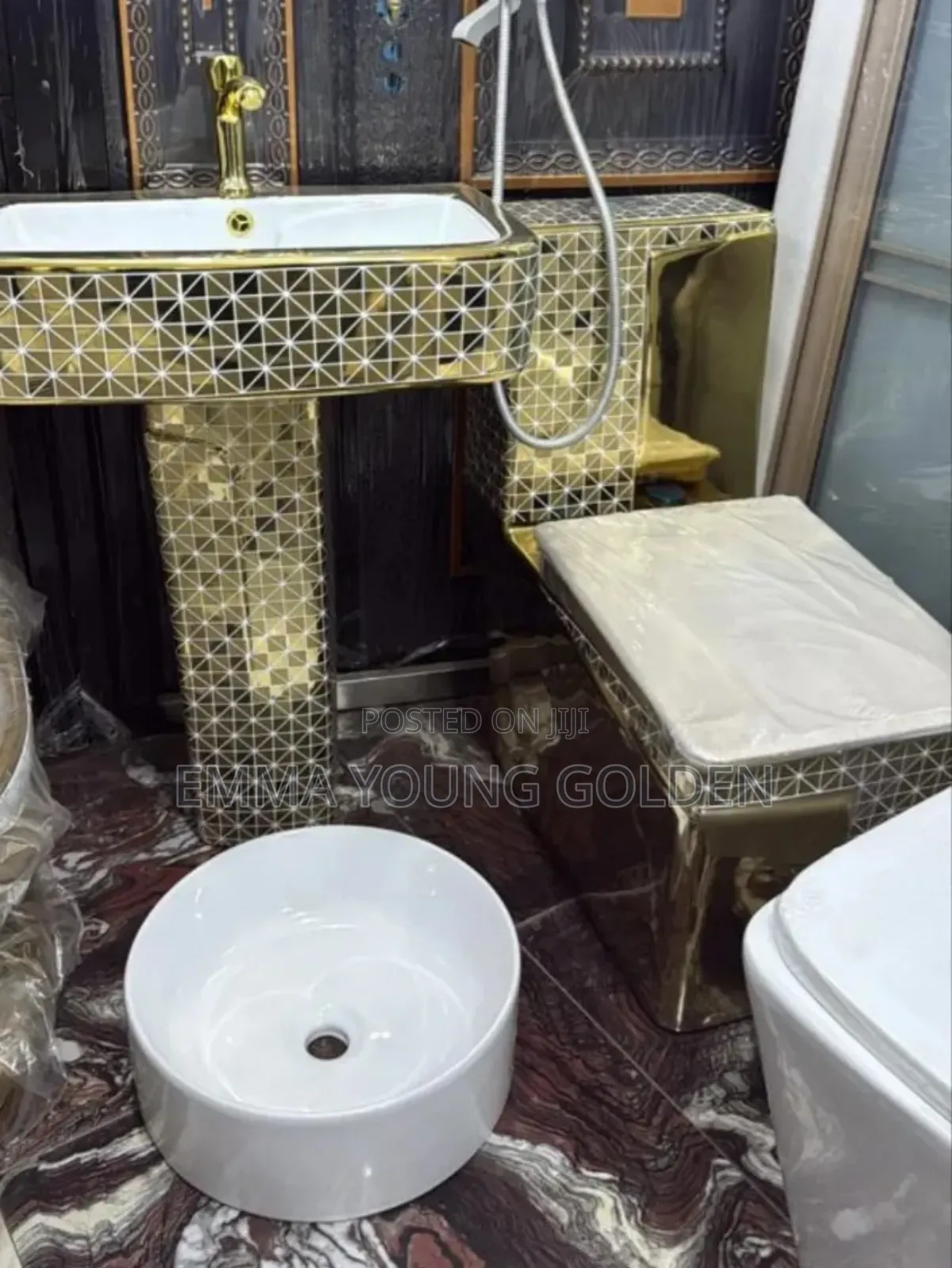 Executive Gold Miniset Wc Easy to Maintain