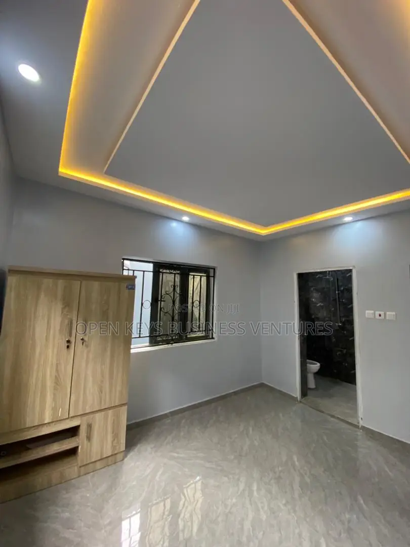 3bdrm Bungalow in Ateere, Kasunmu Road, Akala Express for sale
