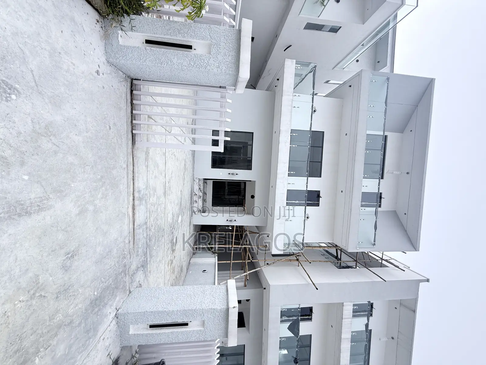 5bdrm Duplex in Osapa london for sale