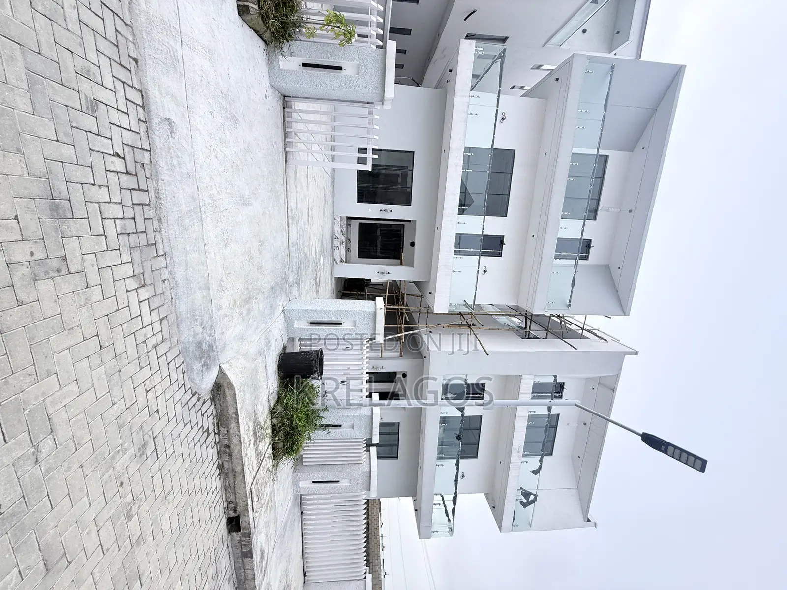 5bdrm Duplex in Osapa london for sale