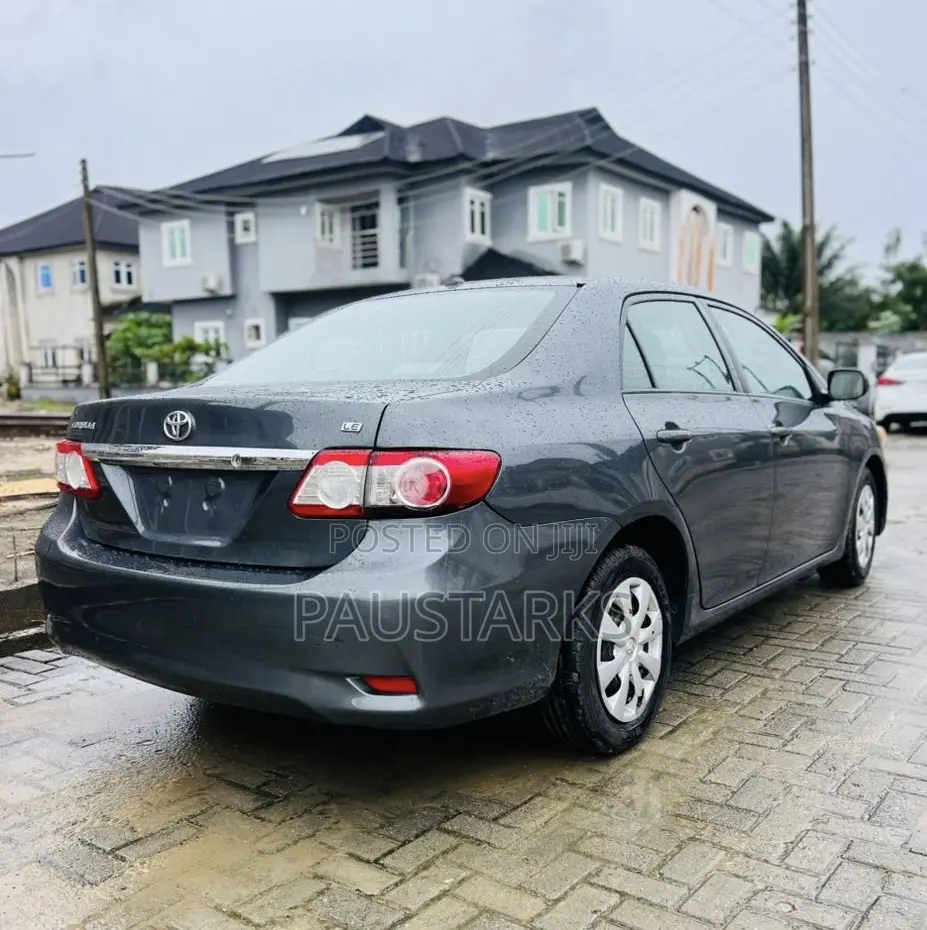 Toyota Corolla LE 4dr Sedan (1.8L 4cyl 4A) 2011 Gray