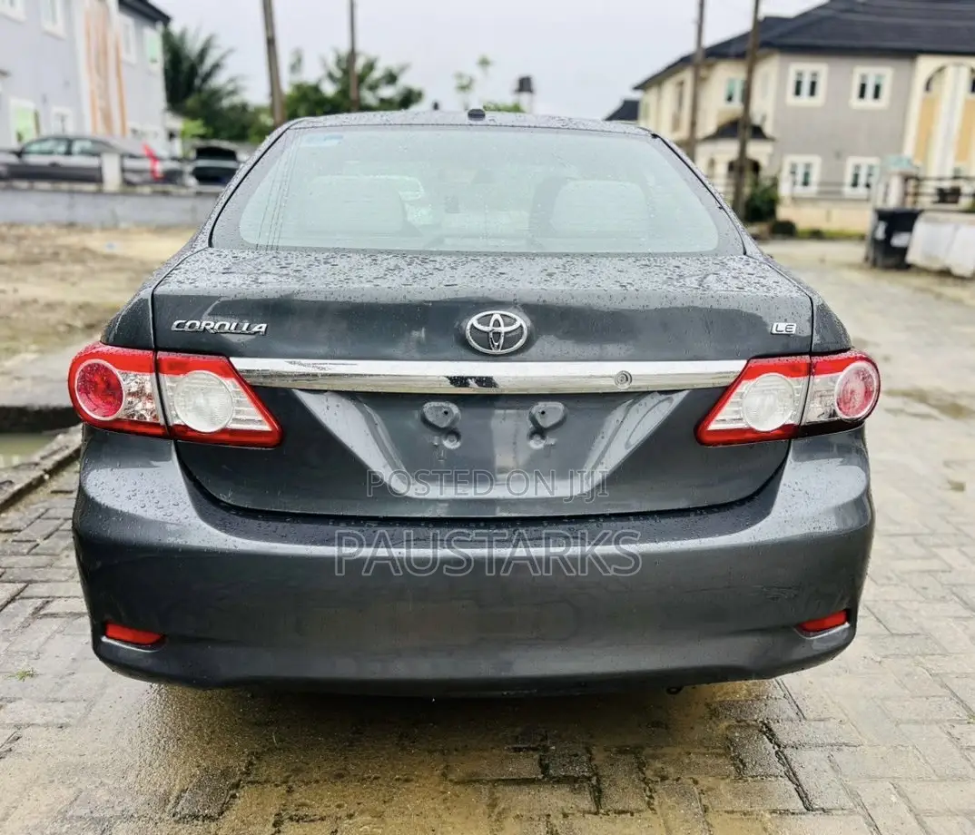Toyota Corolla LE 4dr Sedan (1.8L 4cyl 4A) 2011 Gray
