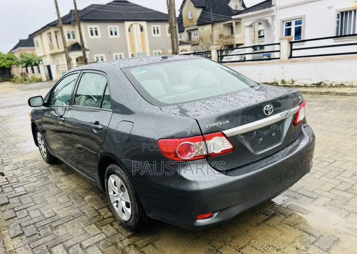Toyota Corolla LE 4dr Sedan (1.8L 4cyl 4A) 2011 Gray