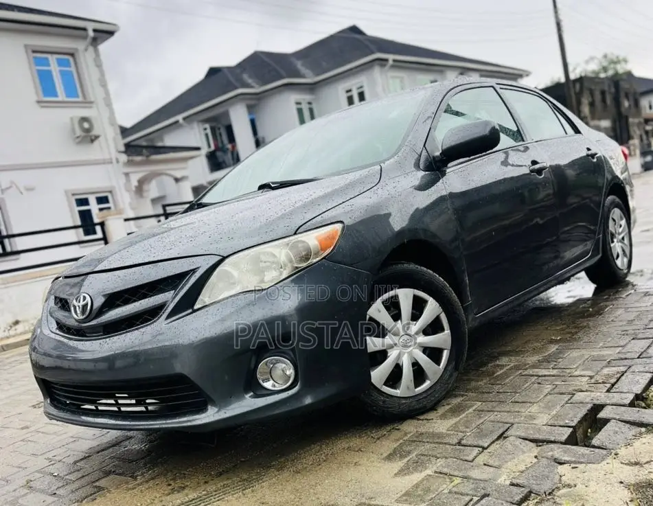 Toyota Corolla LE 4dr Sedan (1.8L 4cyl 4A) 2011 Gray