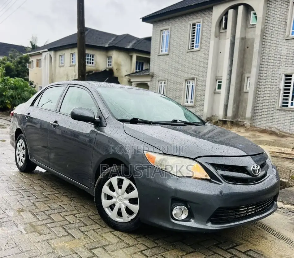Toyota Corolla LE 4dr Sedan (1.8L 4cyl 4A) 2011 Gray