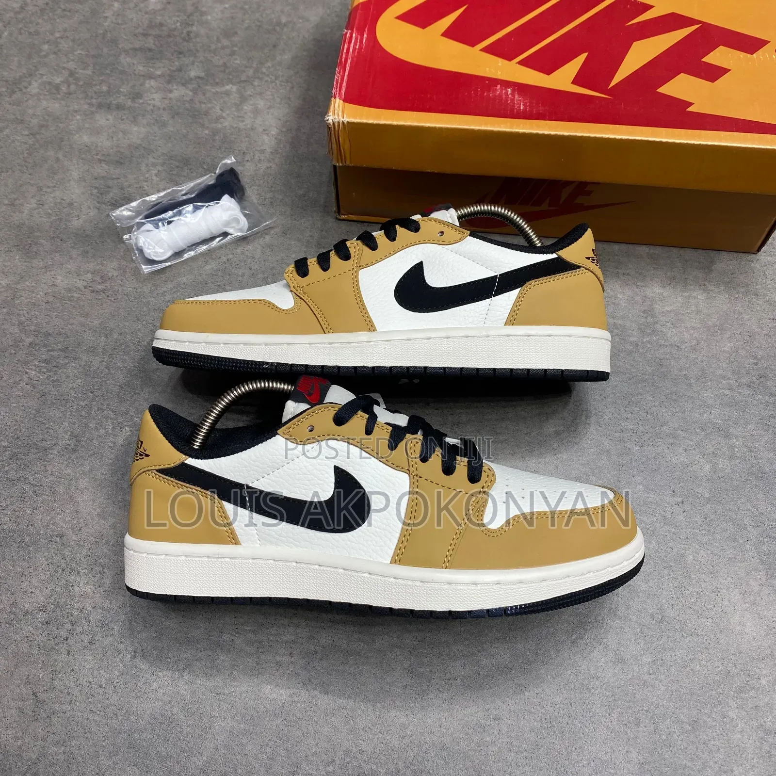 Nike Dunk Low Sneakers