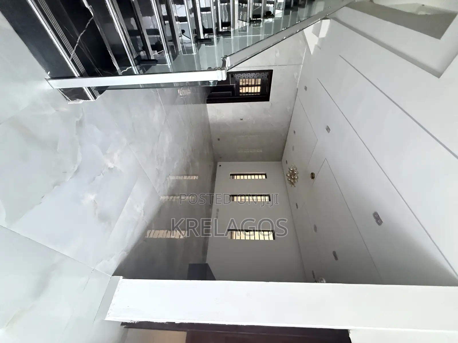 5bdrm Duplex in Osapa london for sale
