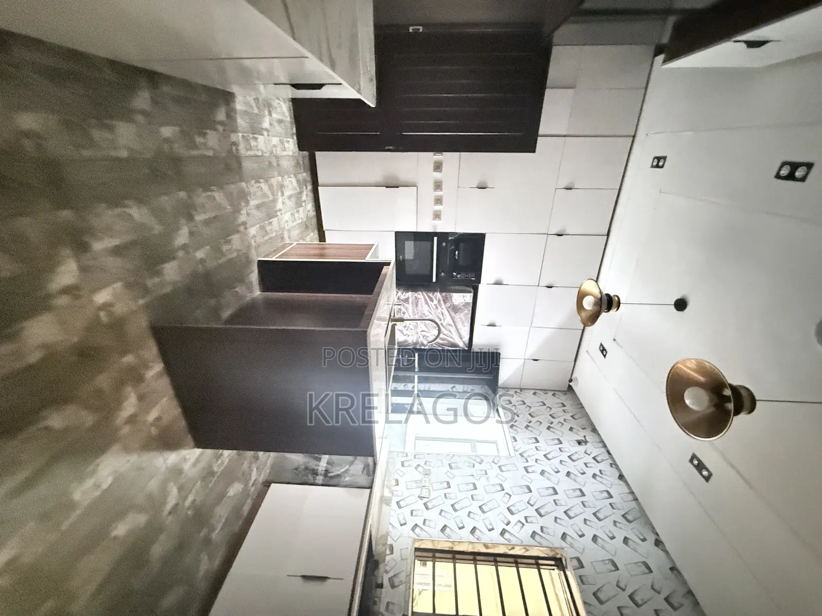 5bdrm Duplex in Osapa london for sale