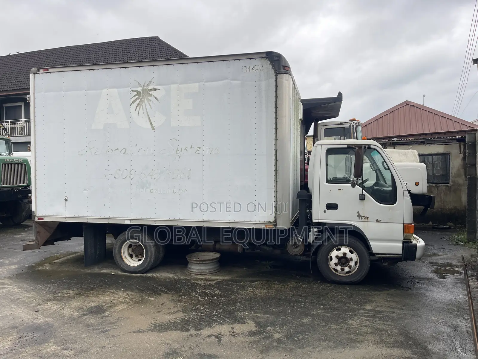 Isuzu Van Npr 2005 White