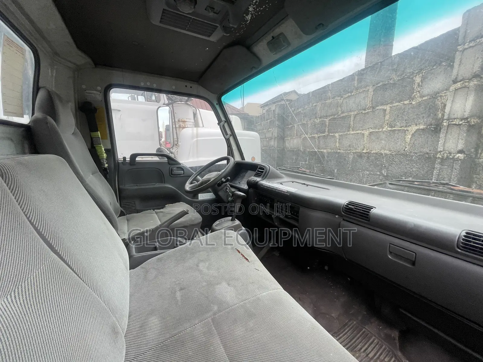 Isuzu Van Npr 2005 White