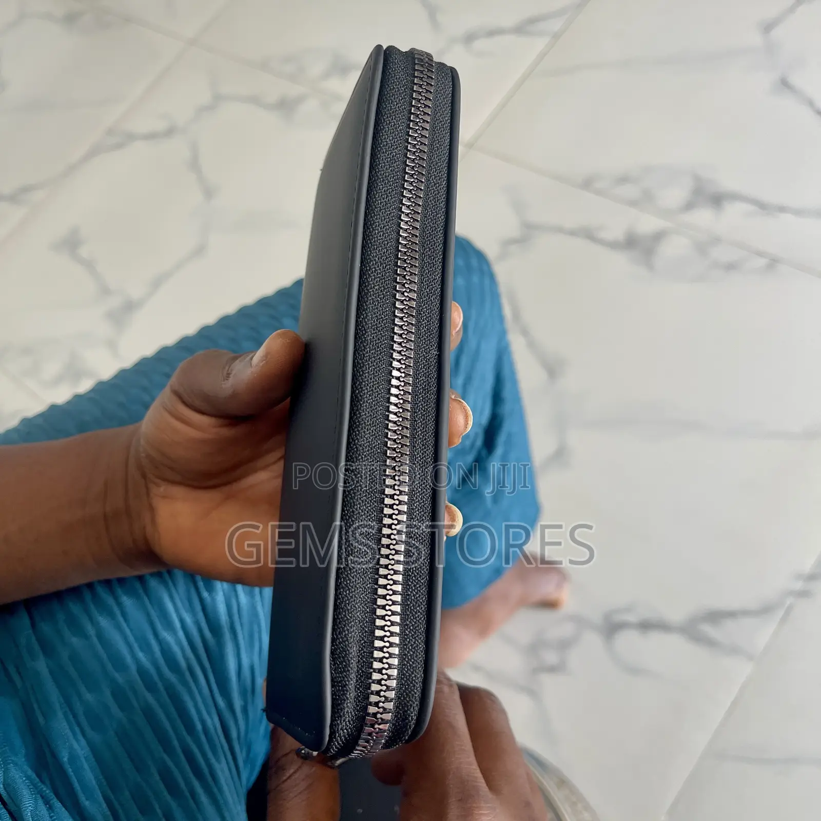 Pollo Smart Executive Zip-Around Clutch Wallet With Wrist Strap