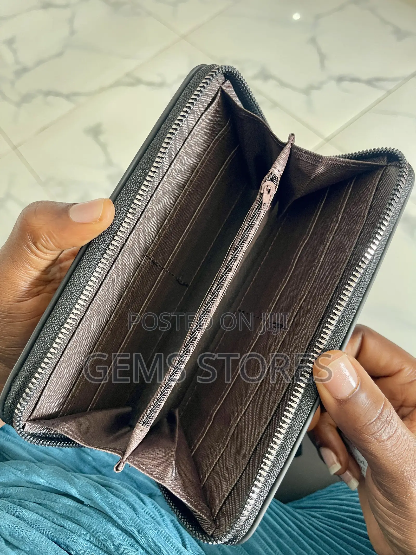 Pollo Smart Executive Zip-Around Clutch Wallet With Wrist Strap