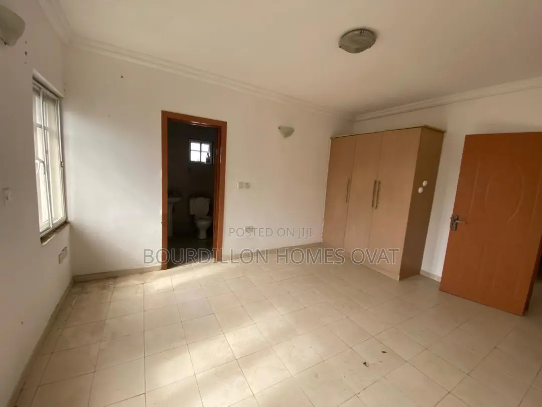 3bdrm Apartment in Victoria Island for sale
