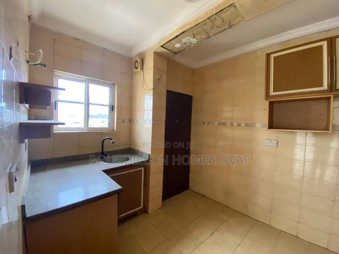 3bdrm Apartment in Victoria Island for sale