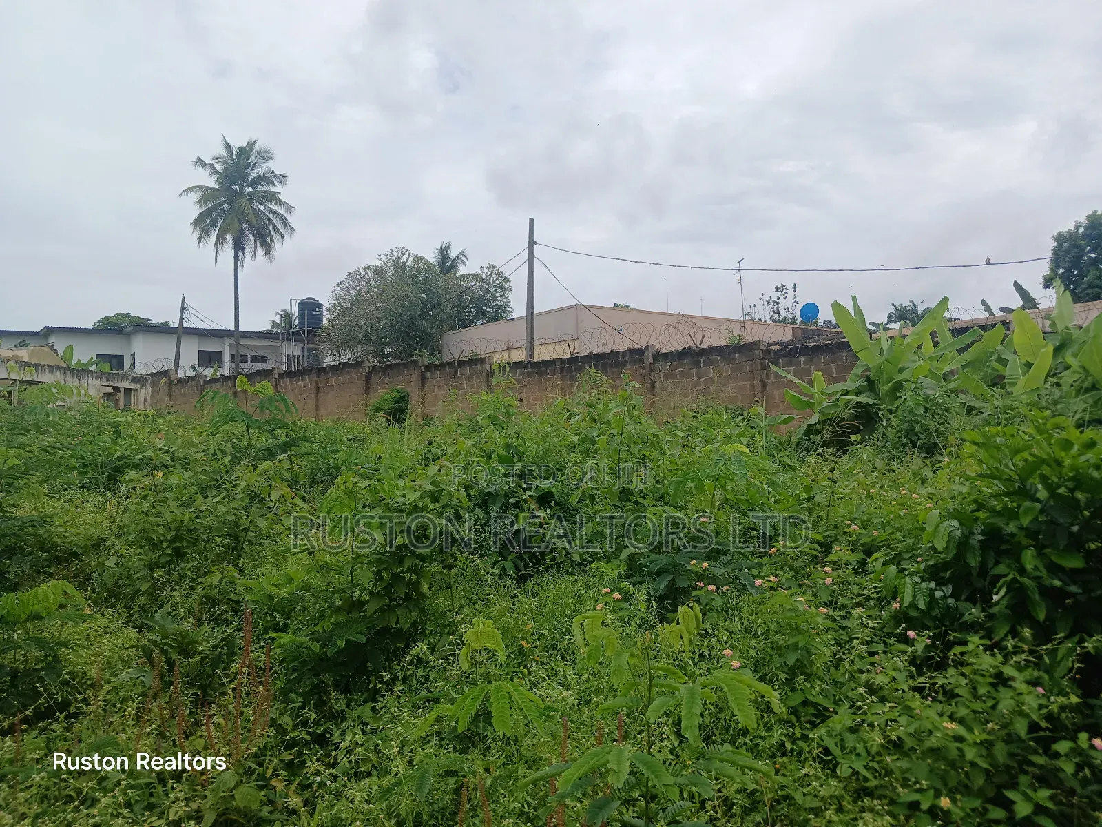 1700sm Land at Agodi Gra