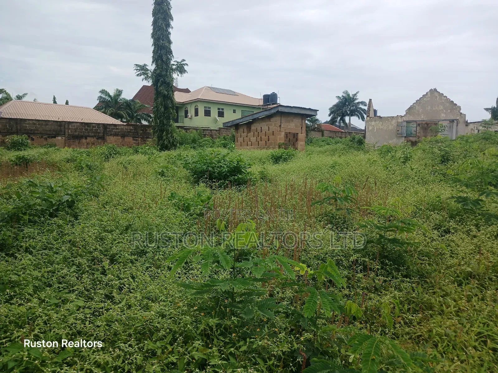 1700sm Land at Agodi Gra