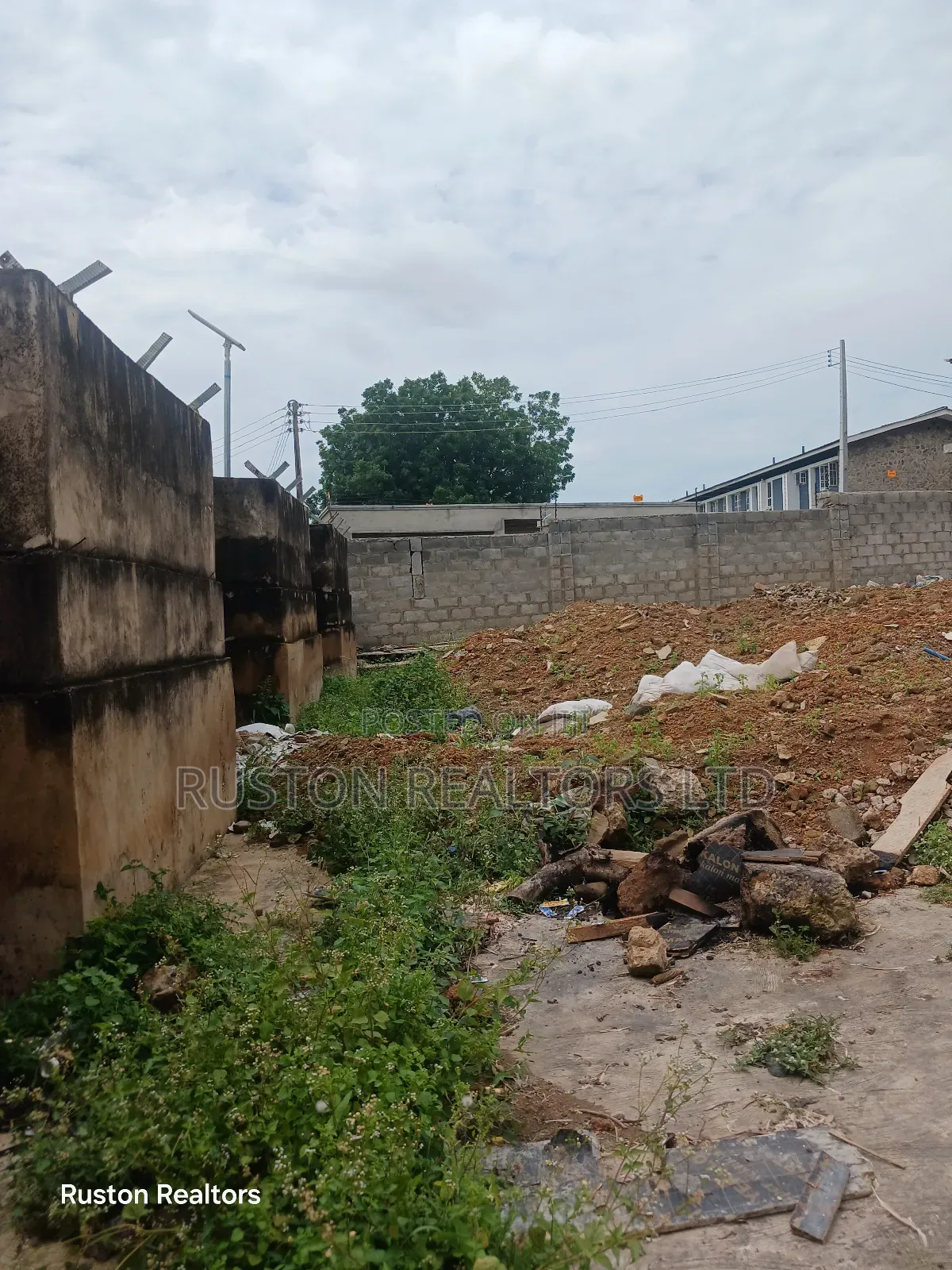 4bdrm Duplex in Jericho for sale