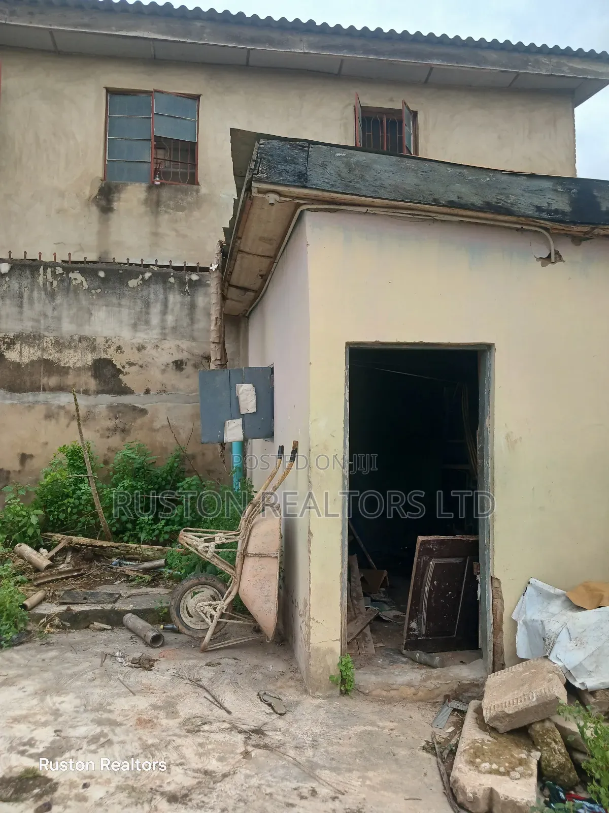 4bdrm Duplex in Jericho for sale