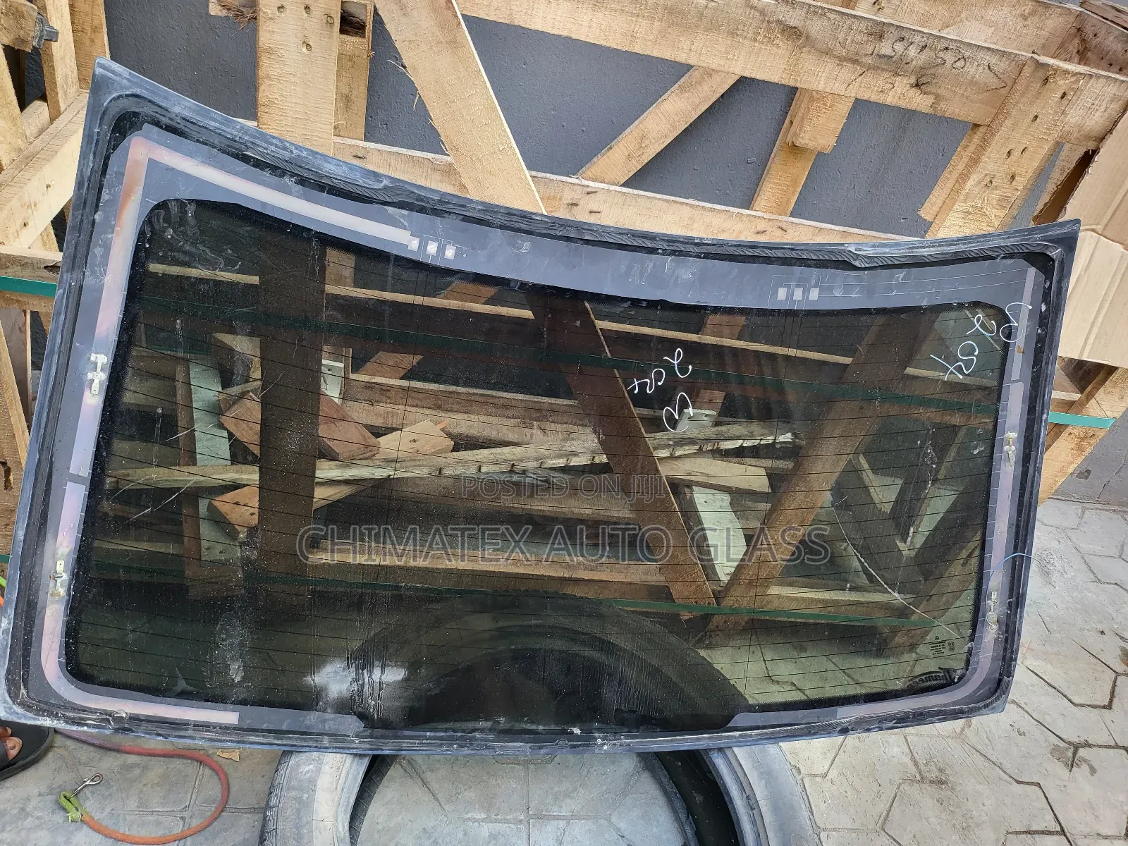 C300 W204 2010 Back Glass Available