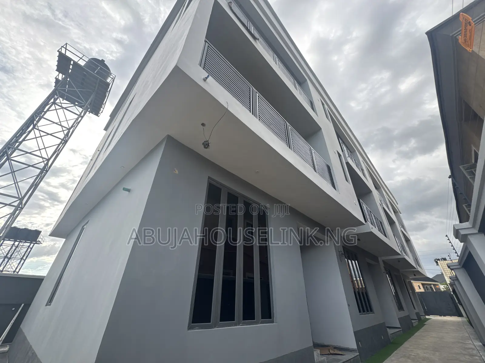 4bdrm Townhouse/Terrace in Apo Resettlement for sale