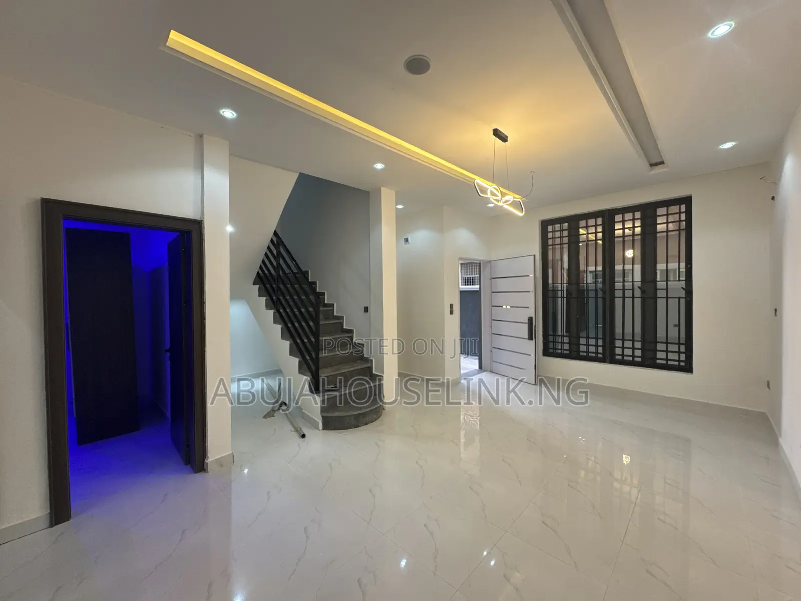 4bdrm Townhouse/Terrace in Apo Resettlement for sale