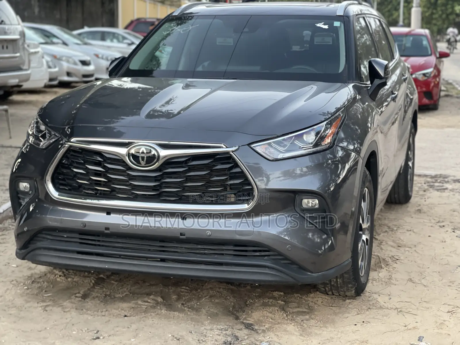 Toyota Highlander XLE 2022 Gray