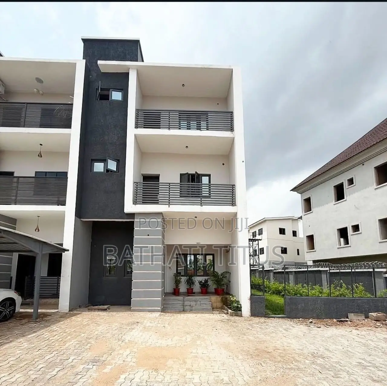 4bdrm Duplex in Life Camp for sale