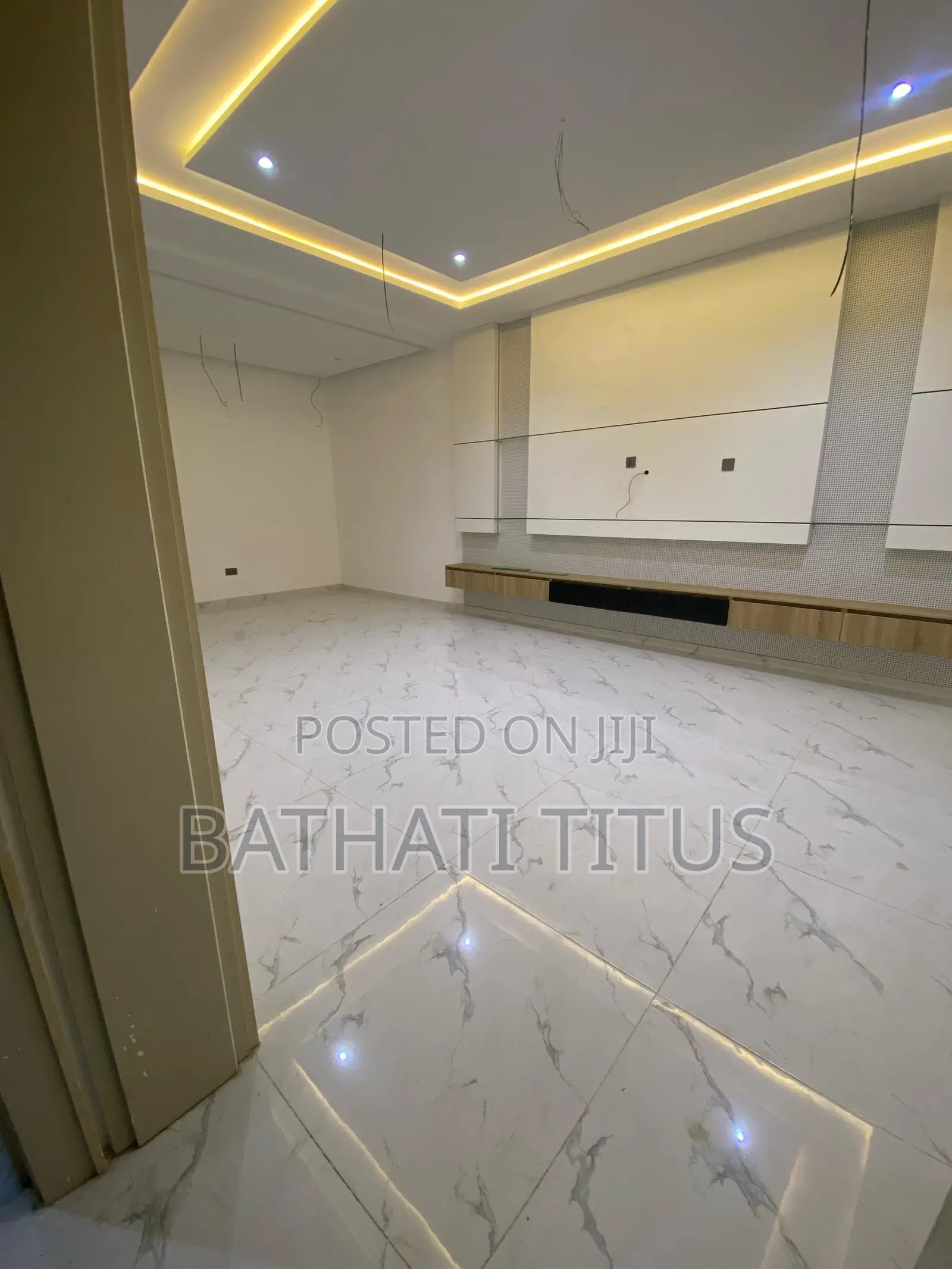4bdrm Duplex in Tool Box Estate, Life Camp for sale