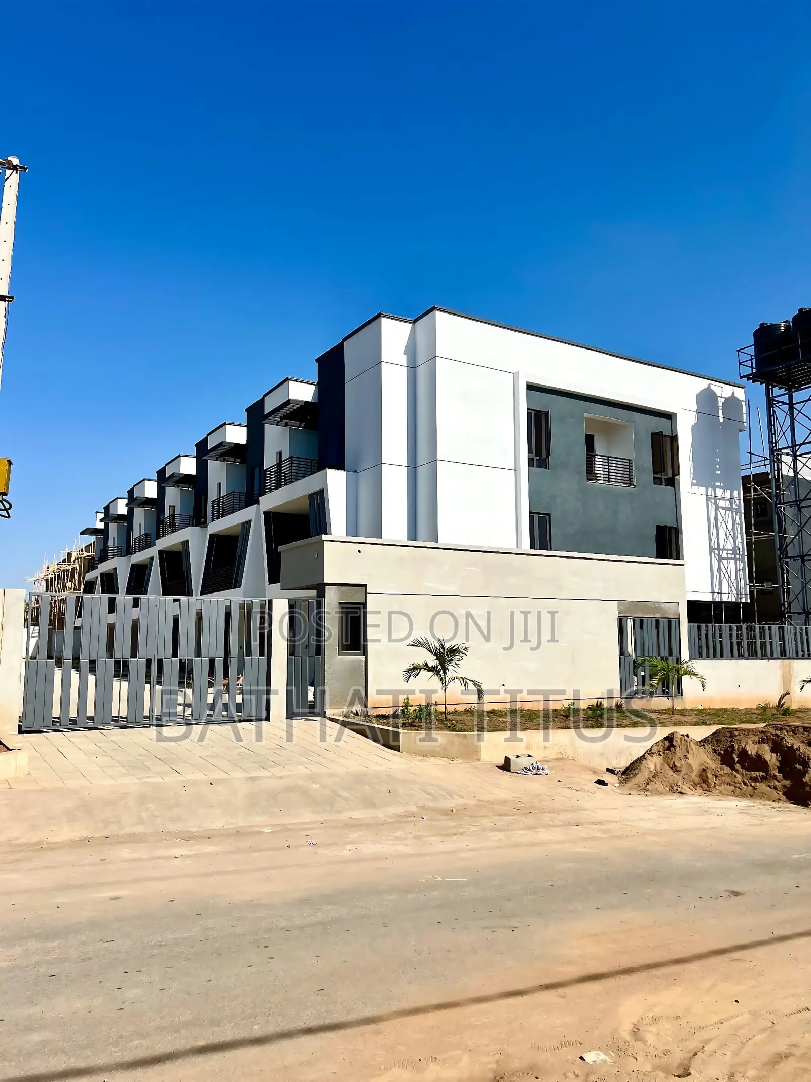 4bdrm Duplex in Tool Box Estate, Life Camp for sale