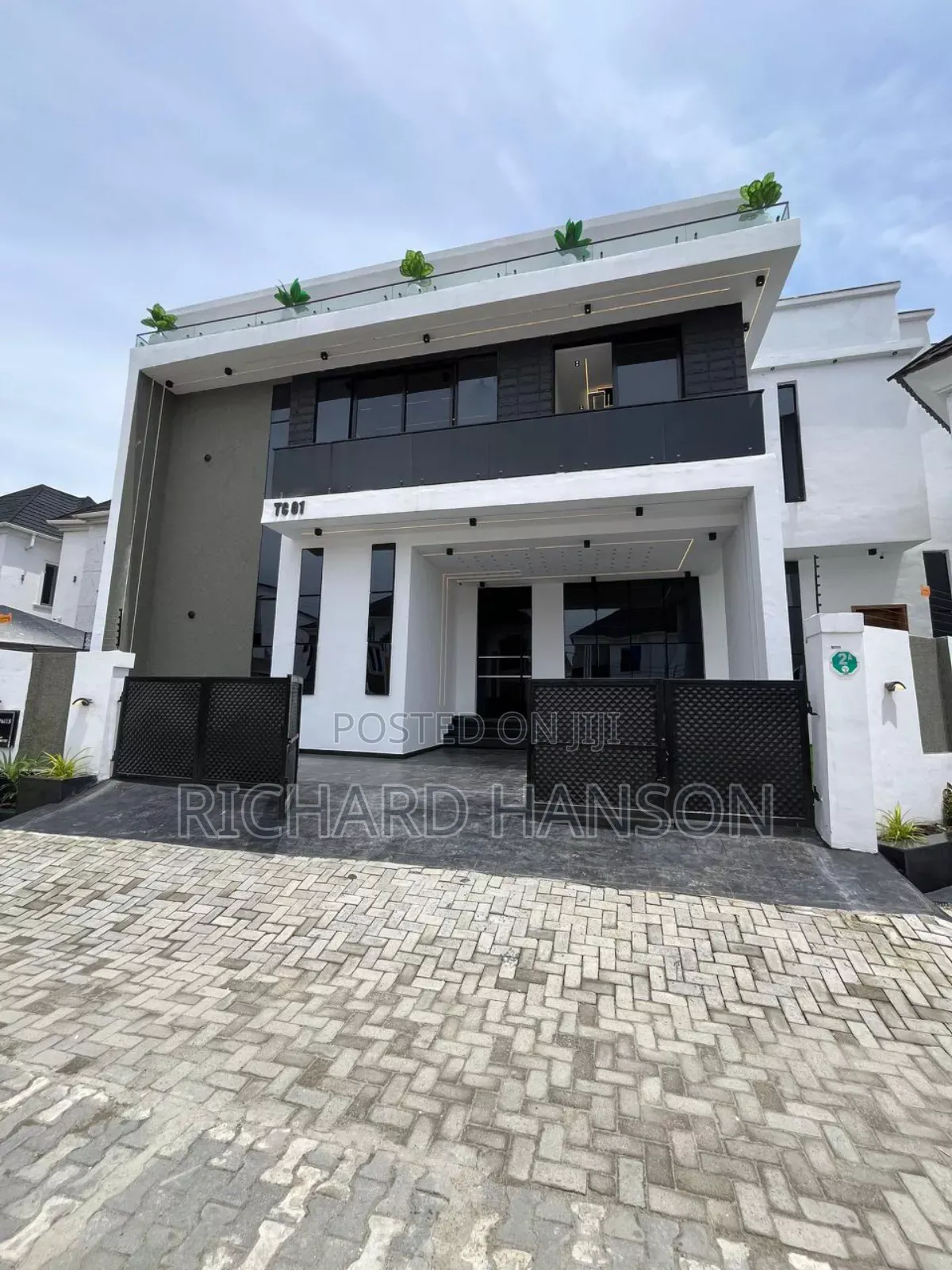 5bdrm Duplex in Inside Ajah for sale