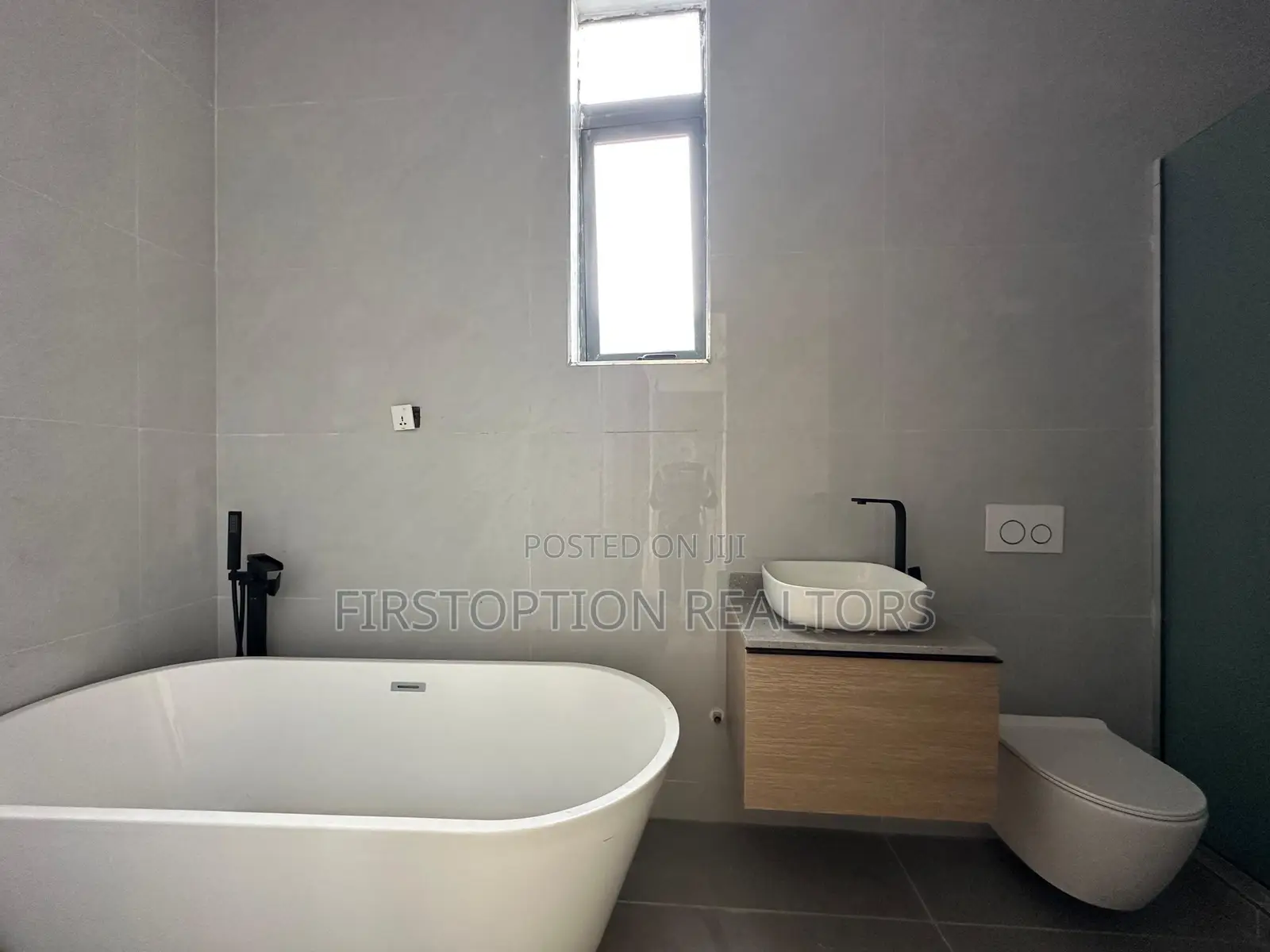 4bdrm Townhouse / Terrace in Chevron for rent
