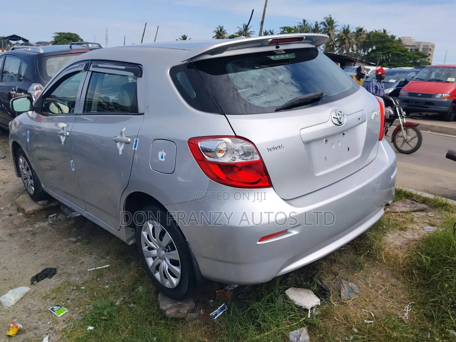 Toyota Matrix Hatchback FWD (1.8L 4cyl 5M) 2009 Silver