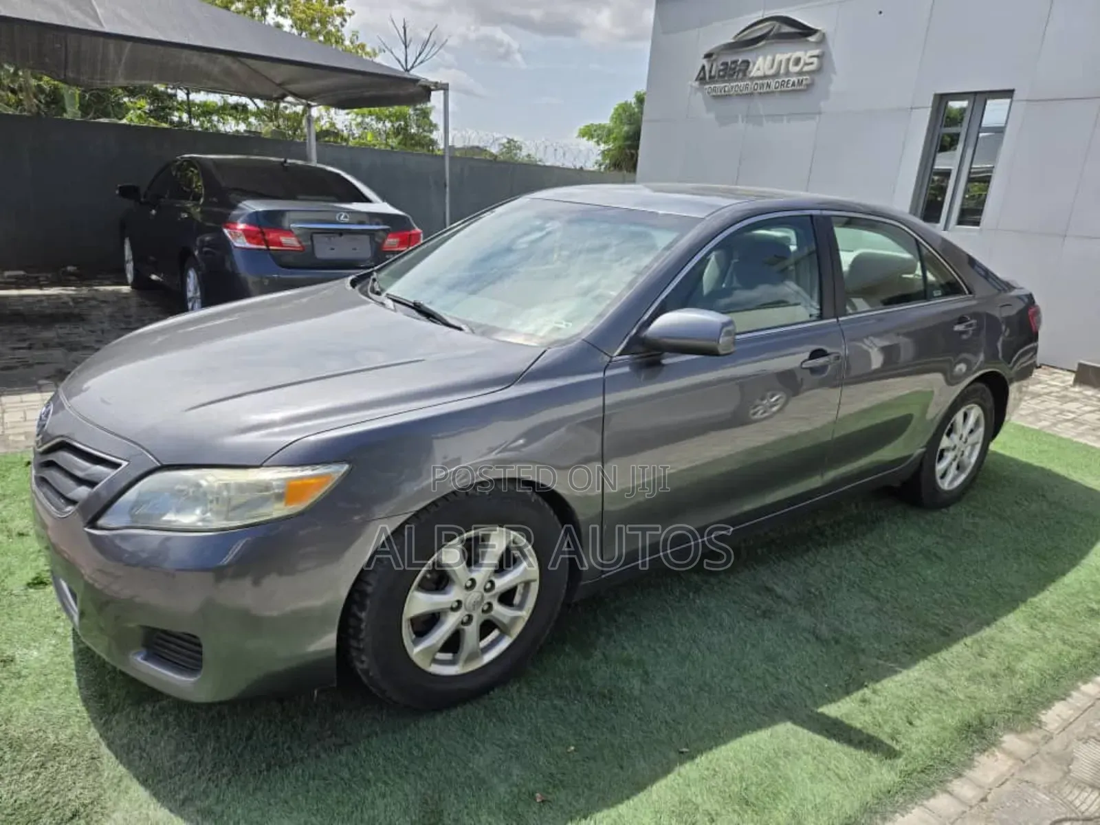 Toyota Camry LE 4dr Sedan (2.5L 4cyl 6A) 2011 Gray