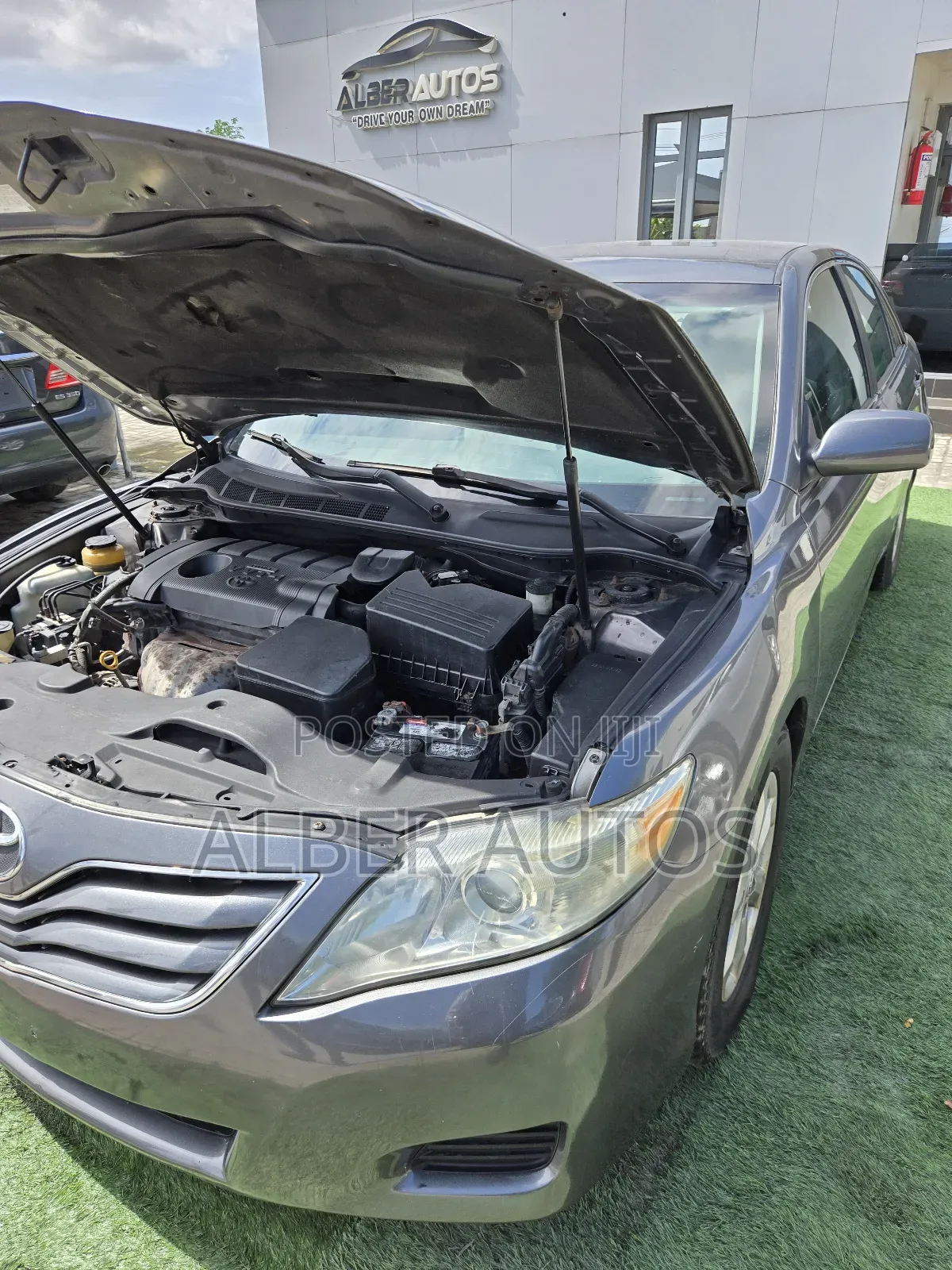 Toyota Camry LE 4dr Sedan (2.5L 4cyl 6A) 2011 Gray