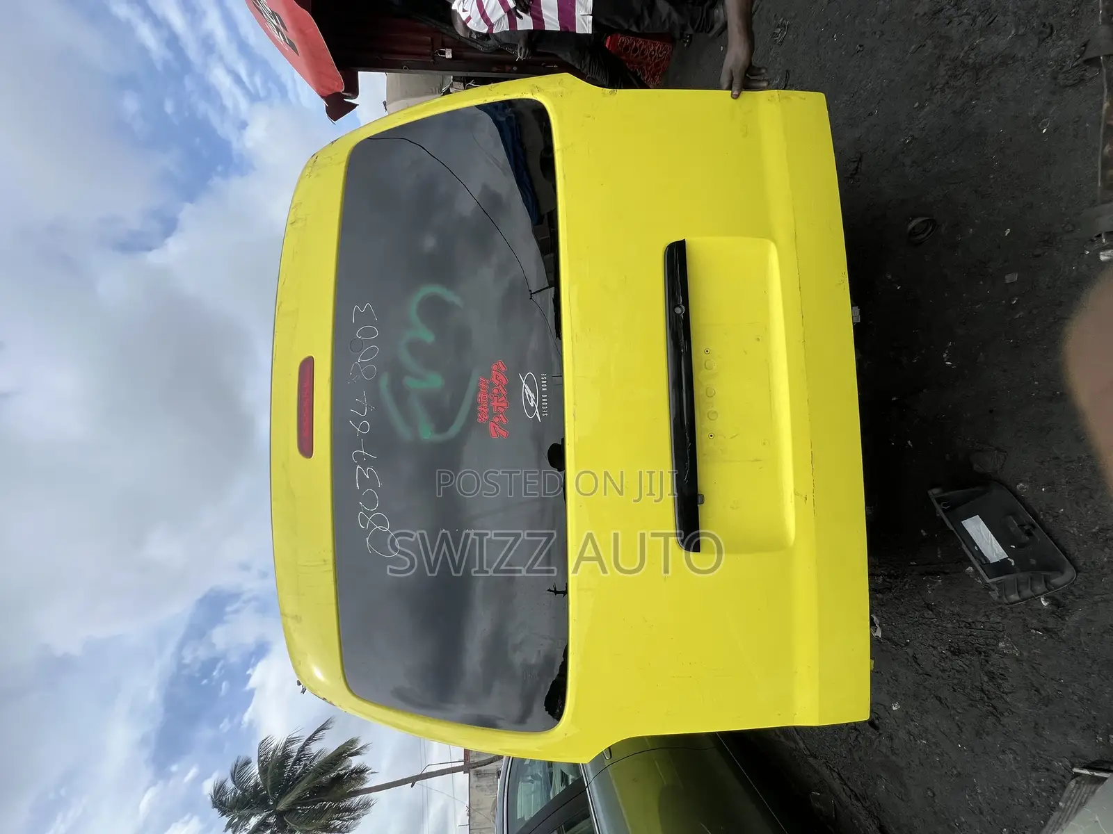 Toyota HiAce 2010 Yellow