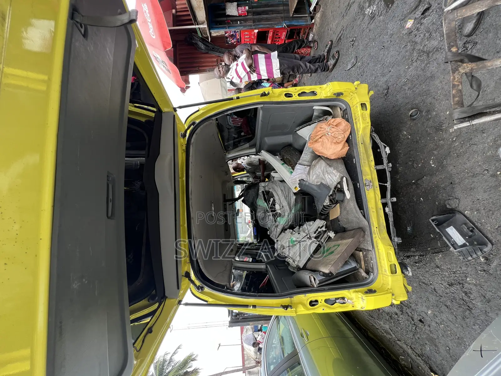 Toyota HiAce 2010 Yellow