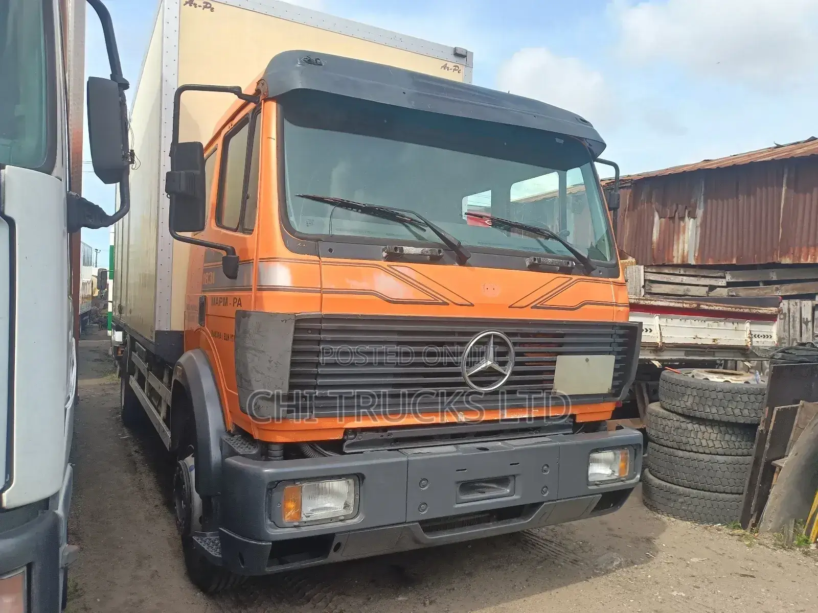 Mercedes Benz Container Truck 22ft Length