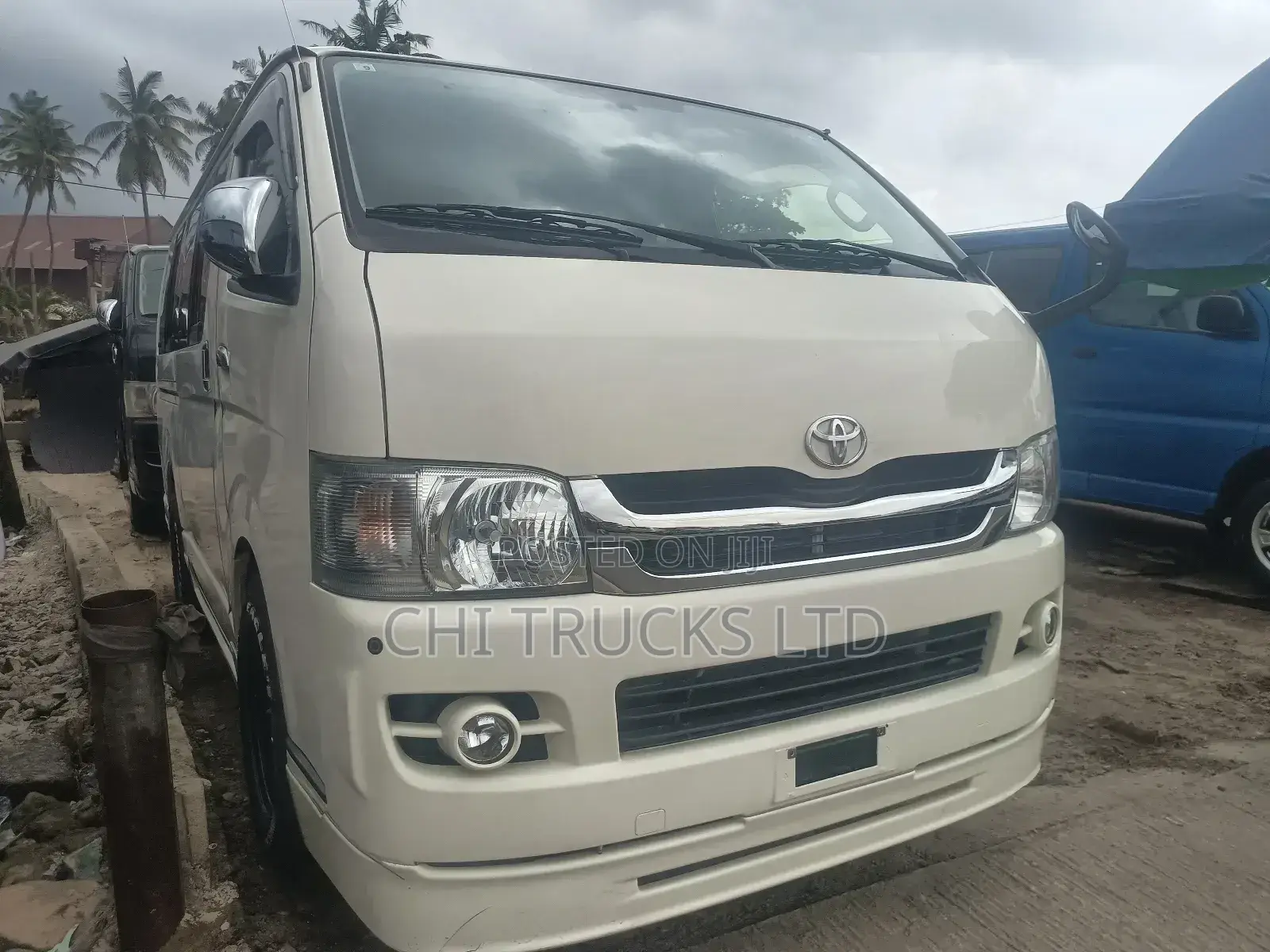 Toyota HiAce 2010 White