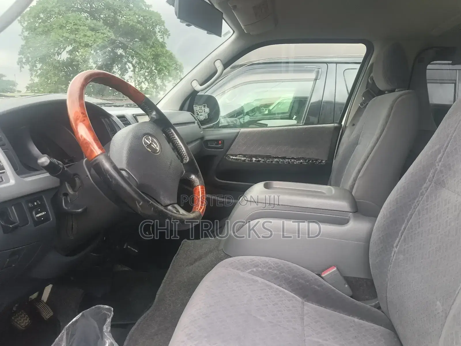 Toyota HiAce 2010 White